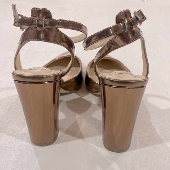 Jessica Simpson Women’s Nazela Pointed Toe Pump - Picture 5 of 8